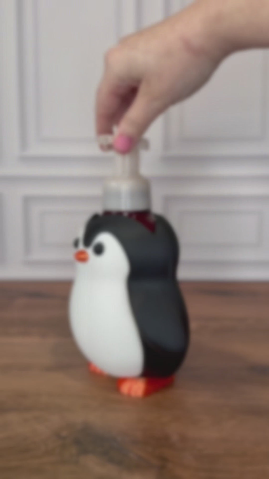 Penguin BBW Foaming Soap Holder